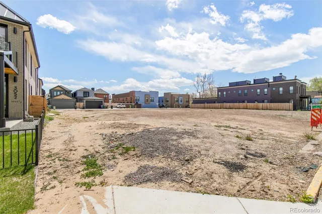 a view of a house with a big yard