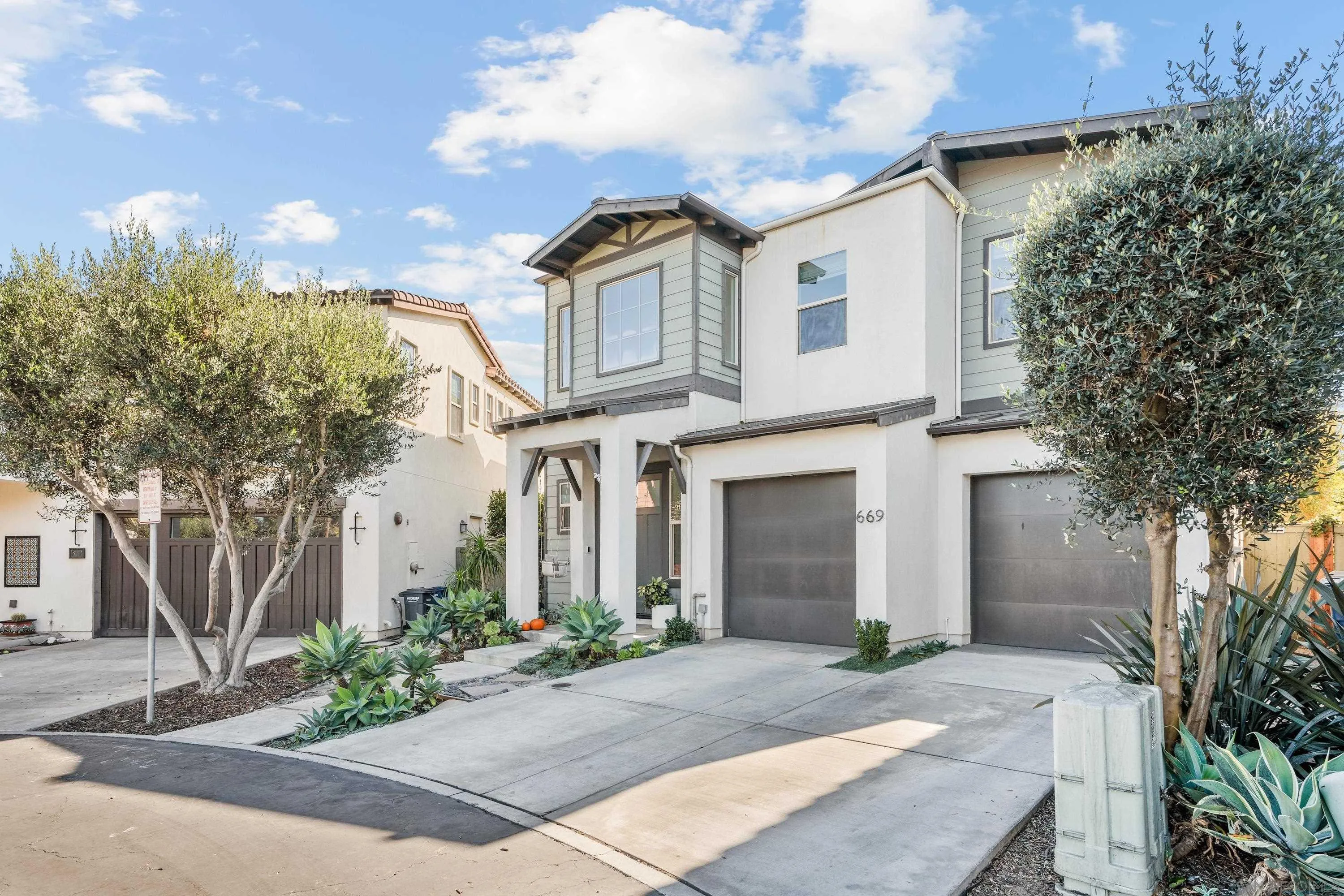 669 Calypso Place Encinitas, CA 92024 - Photo 2 of 33