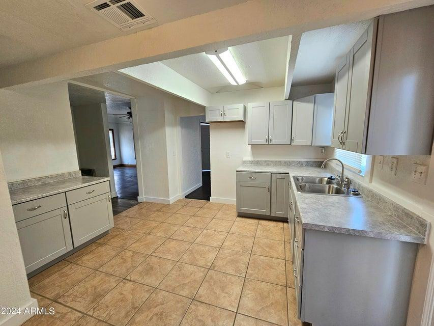1813 North 11th Street Phoenix, AZ 85006 - Photo 6 of 14 Photo #6