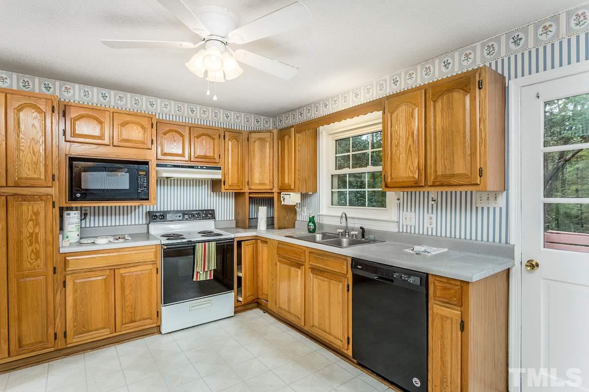 1304 Medfield Road Raleigh, NC 27607 - Photo 12 of 30
