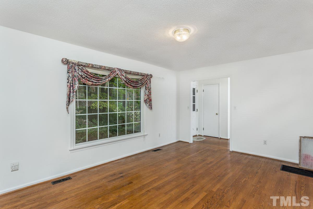 1304 Medfield Road Raleigh, NC 27607 - Photo 5 of 30