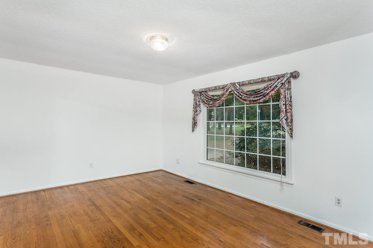 1304 Medfield Road Raleigh, NC 27607 - Photo 8 of 30