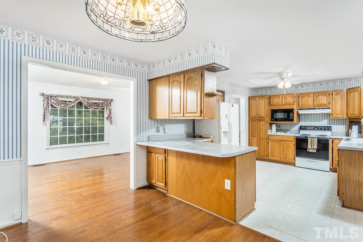 1304 Medfield Road Raleigh, NC 27607 - Photo 9 of 30
