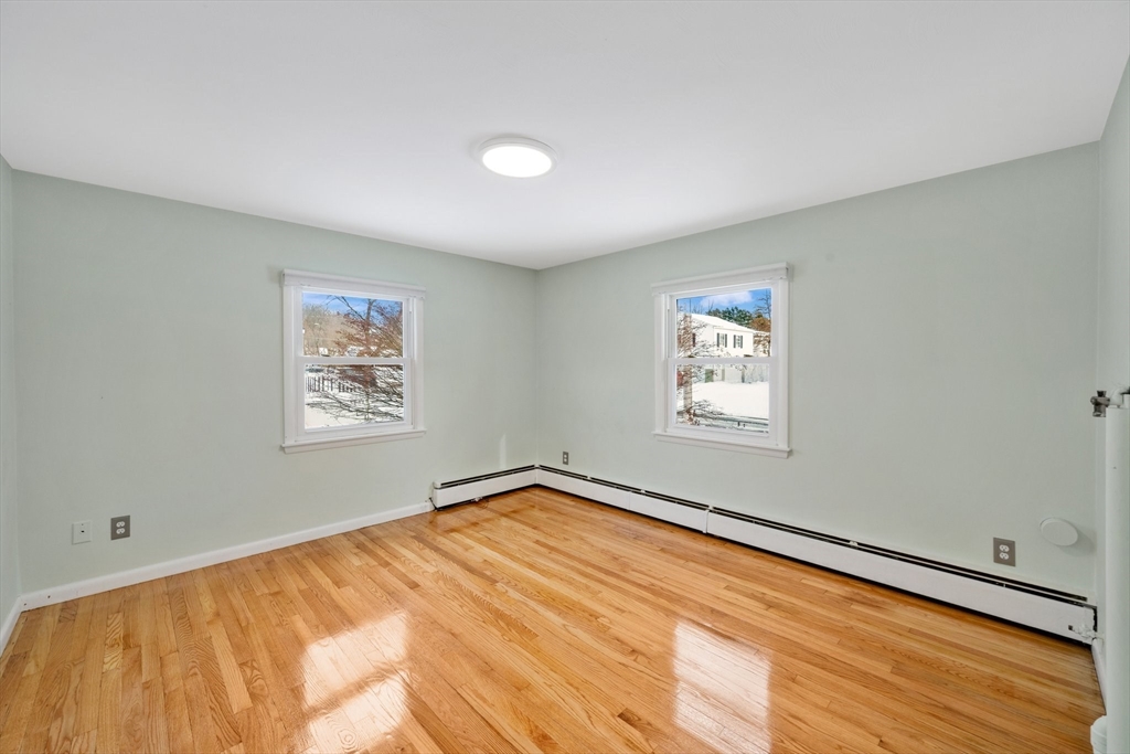 6 Cornwall Street Springfield, MA 01104 - Photo 15 of 40 a view of a big room with window