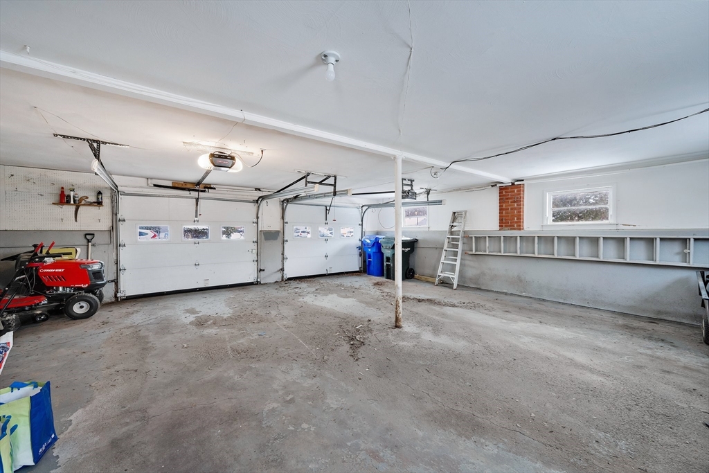 6 Cornwall Street Springfield, MA 01104 - Photo 31 of 40 a view of a garage