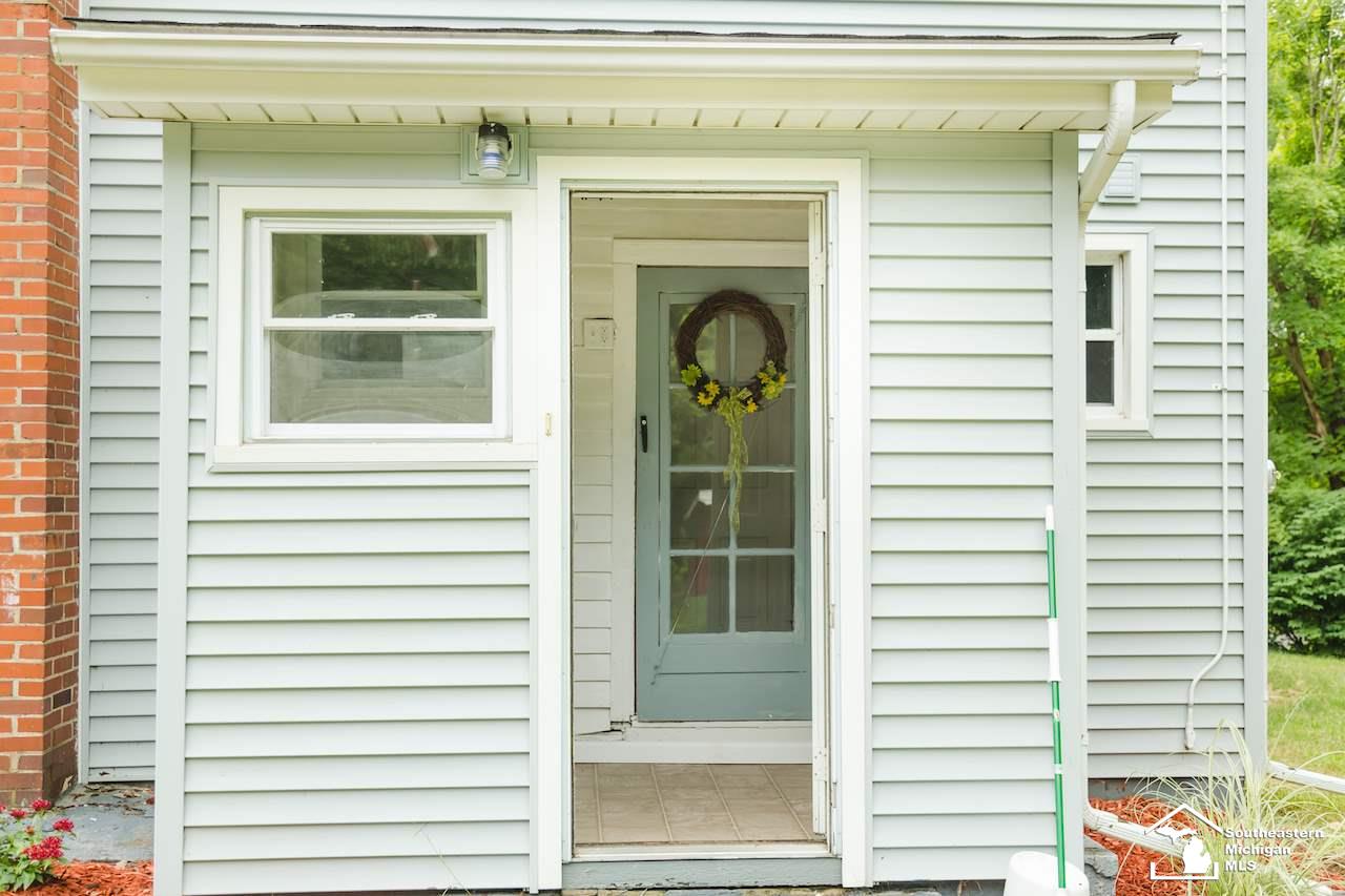 1802 East Valley Road Adrian, MI 49221 - Photo 2 of 34