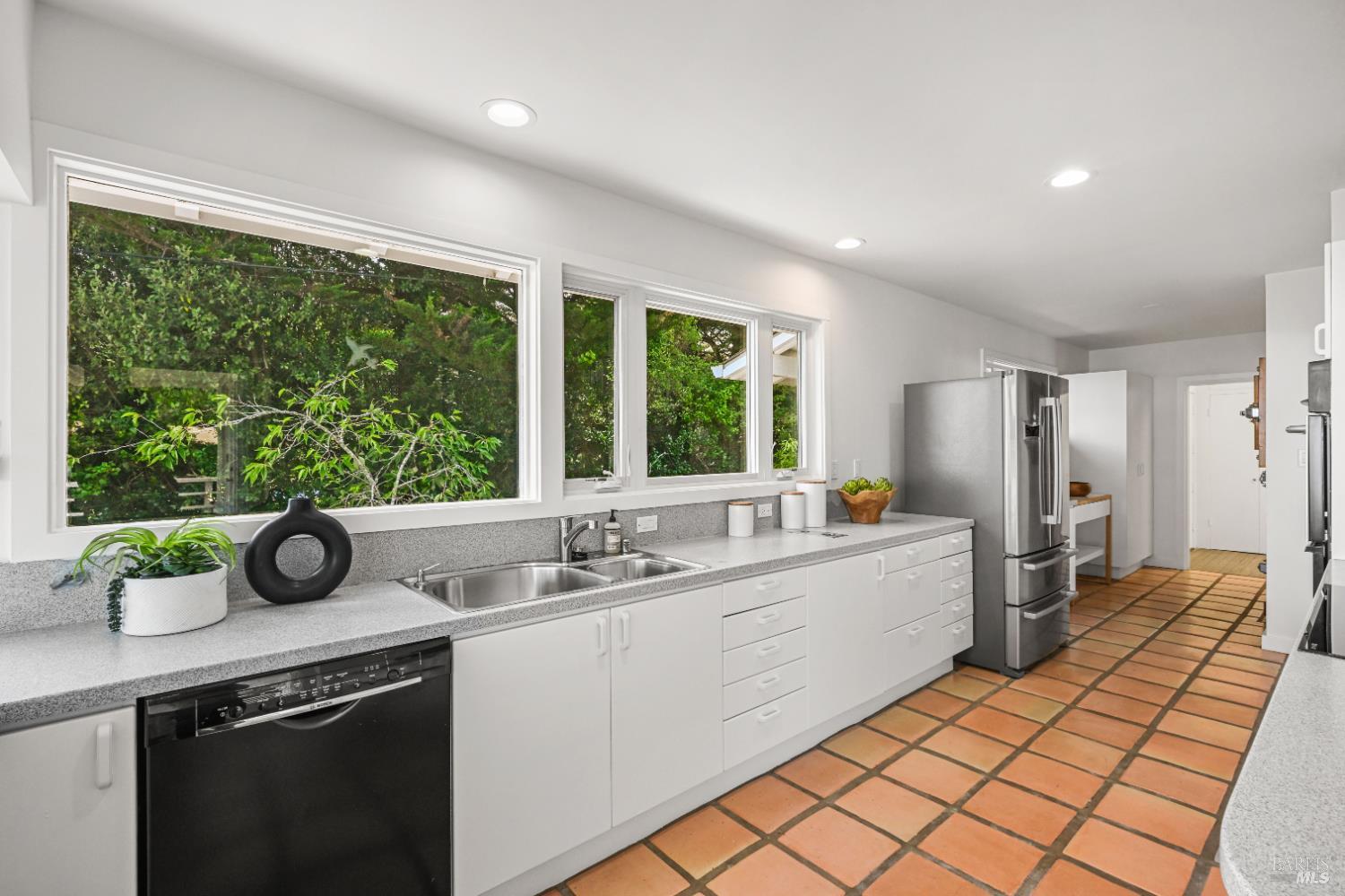 73 Cloud View Road Sausalito, CA 94965 - Photo 15 of 60
