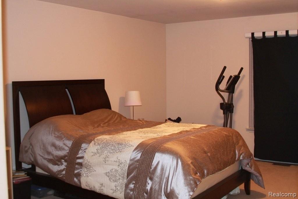 3617 Stratton Lane Howell, MI 48843 - Photo 14 of 22 guest bedroom