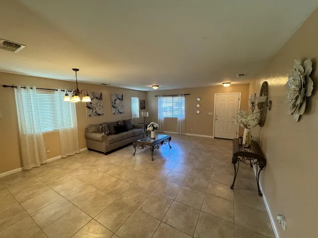 $525,000 | 6349 East Braly Avenue, Fresno, CA 93727