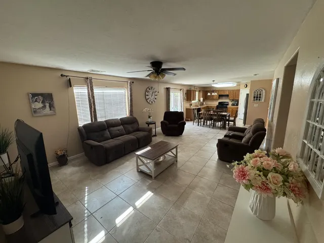 $525,000 | 6349 East Braly Avenue, Fresno, CA 93727