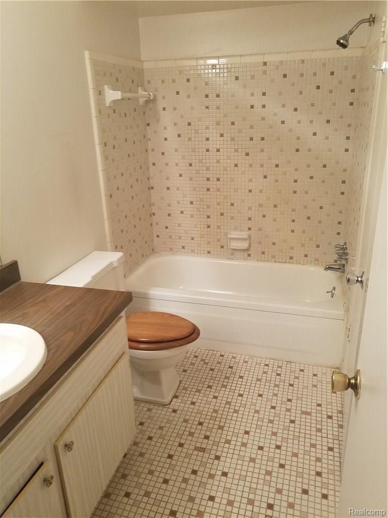 29173 Hayes Road, Unit 23 Warren, MI 48088 - Photo 6 of 8 20170809_111601.jpg