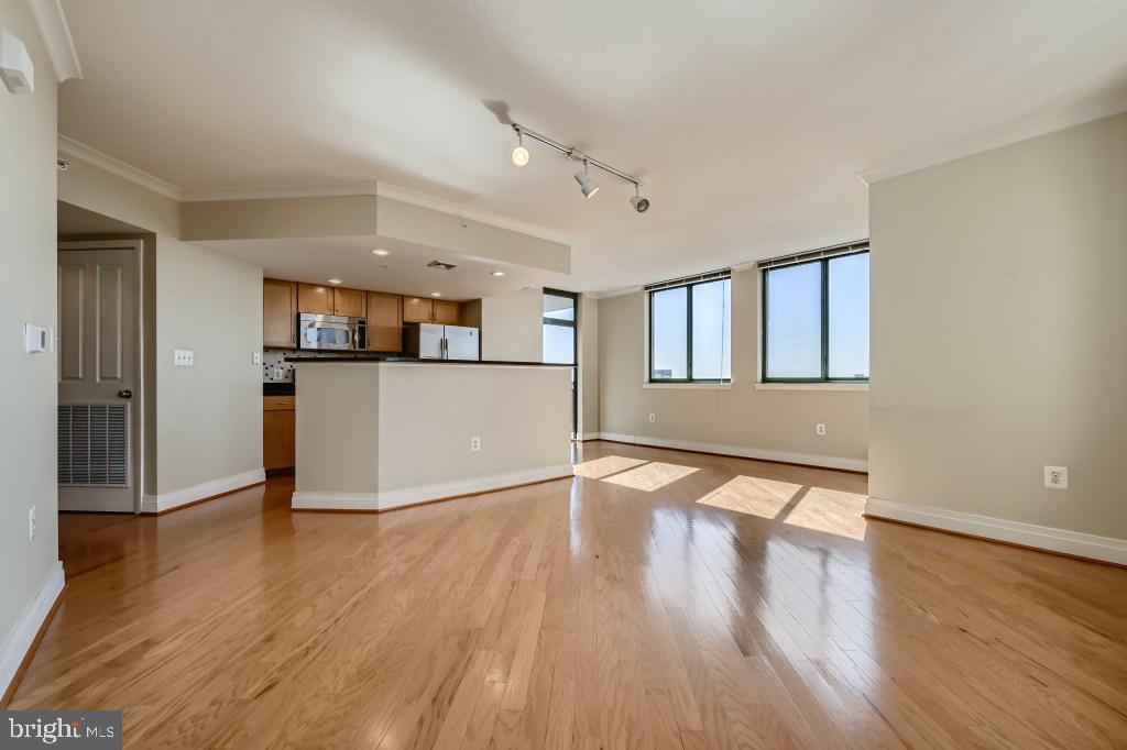 414 Water Street, Unit 2814 Baltimore, MD 21202 - Photo 5 of 28 a view of a kitchen with wooden floor and electronic appliances