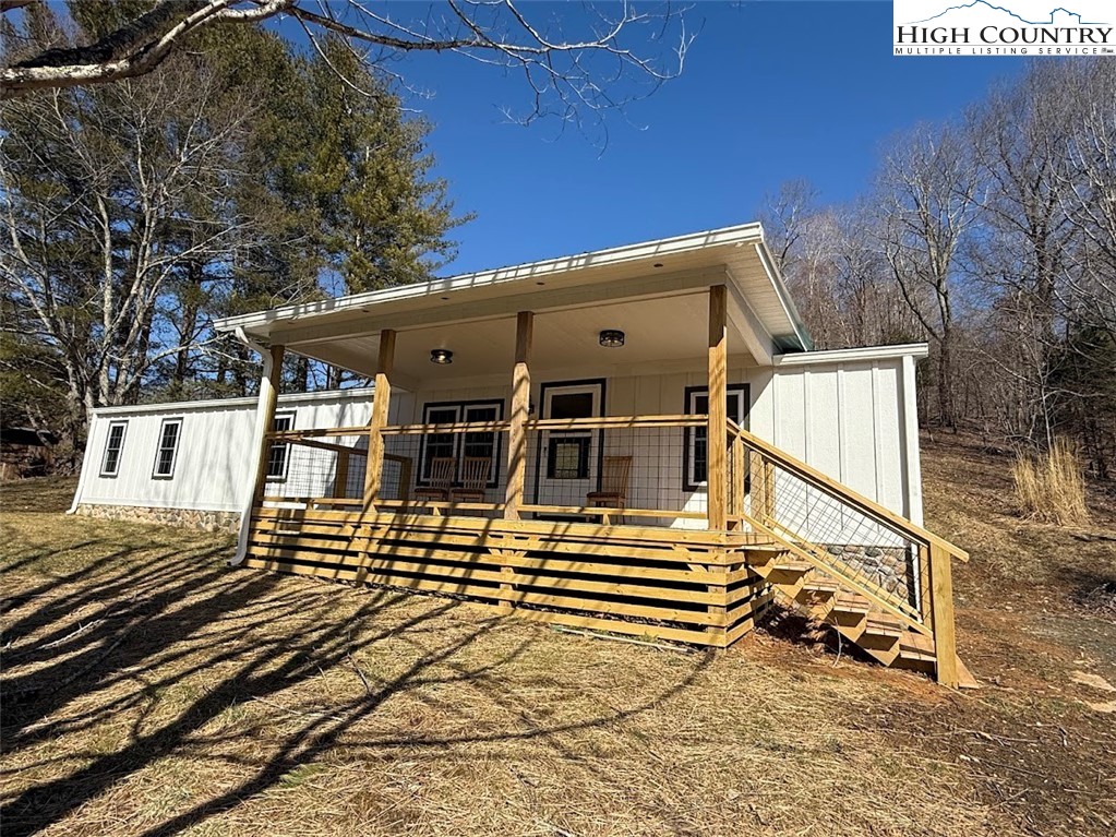 388 Monroe Miller Road Lansing, NC 28643 - Photo 1 of 34 a view of a large white building
