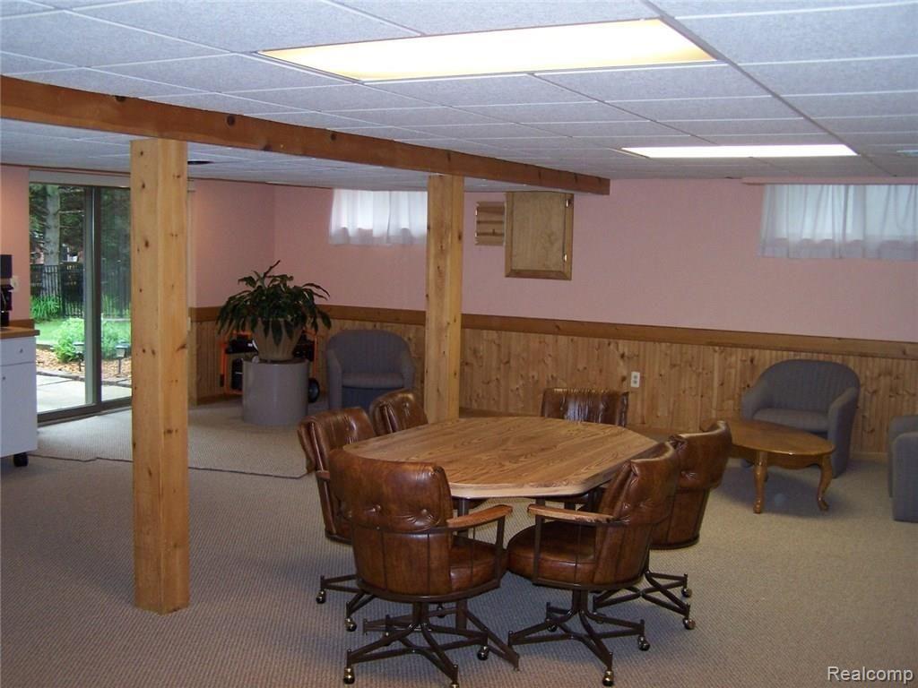 917 Biggers Court Rochester, MI 48309 - Photo 23 of 35 100_1780.JPG