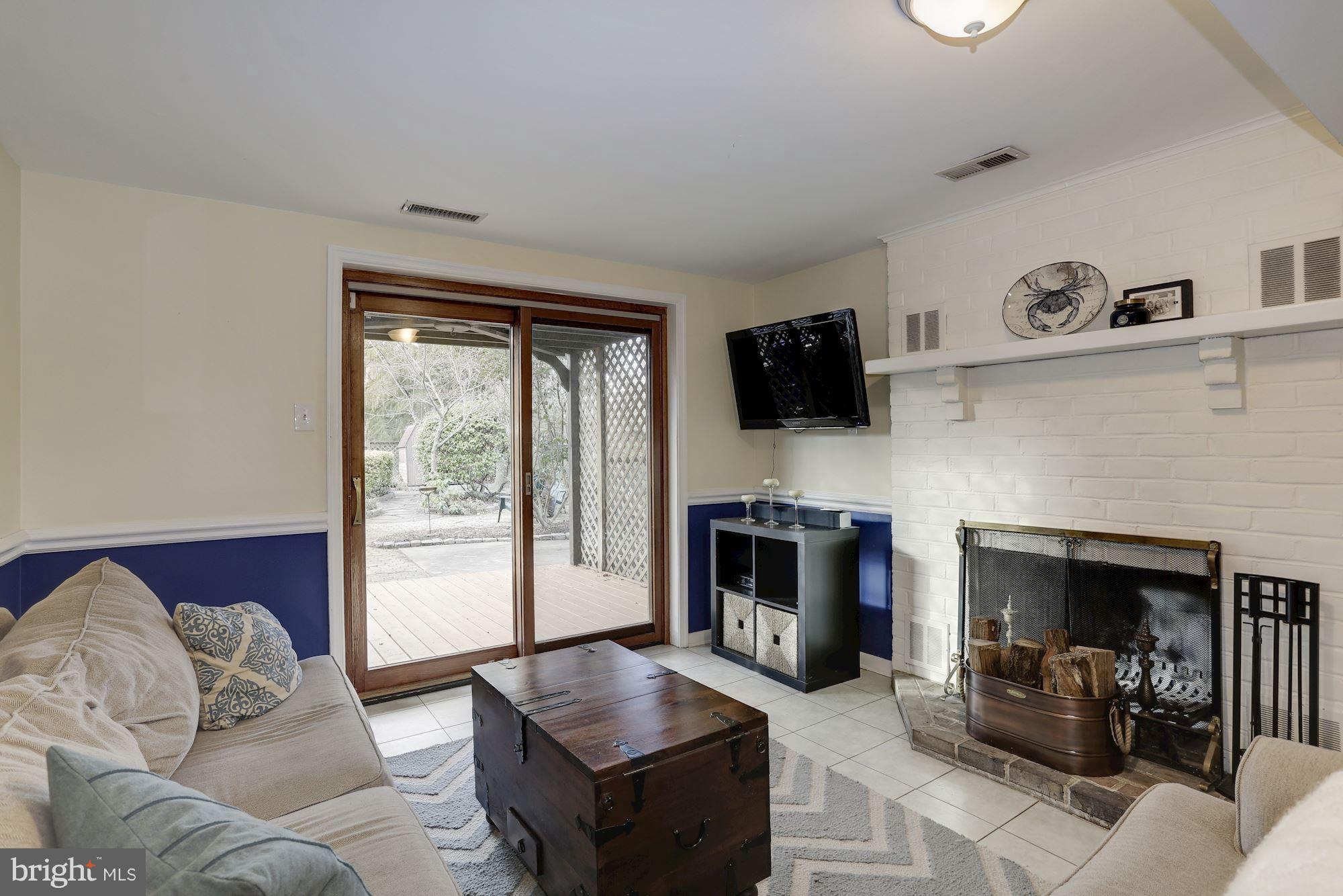 223 Georgetown Road Annapolis, MD 21403 - Photo 19 of 30 Family Room