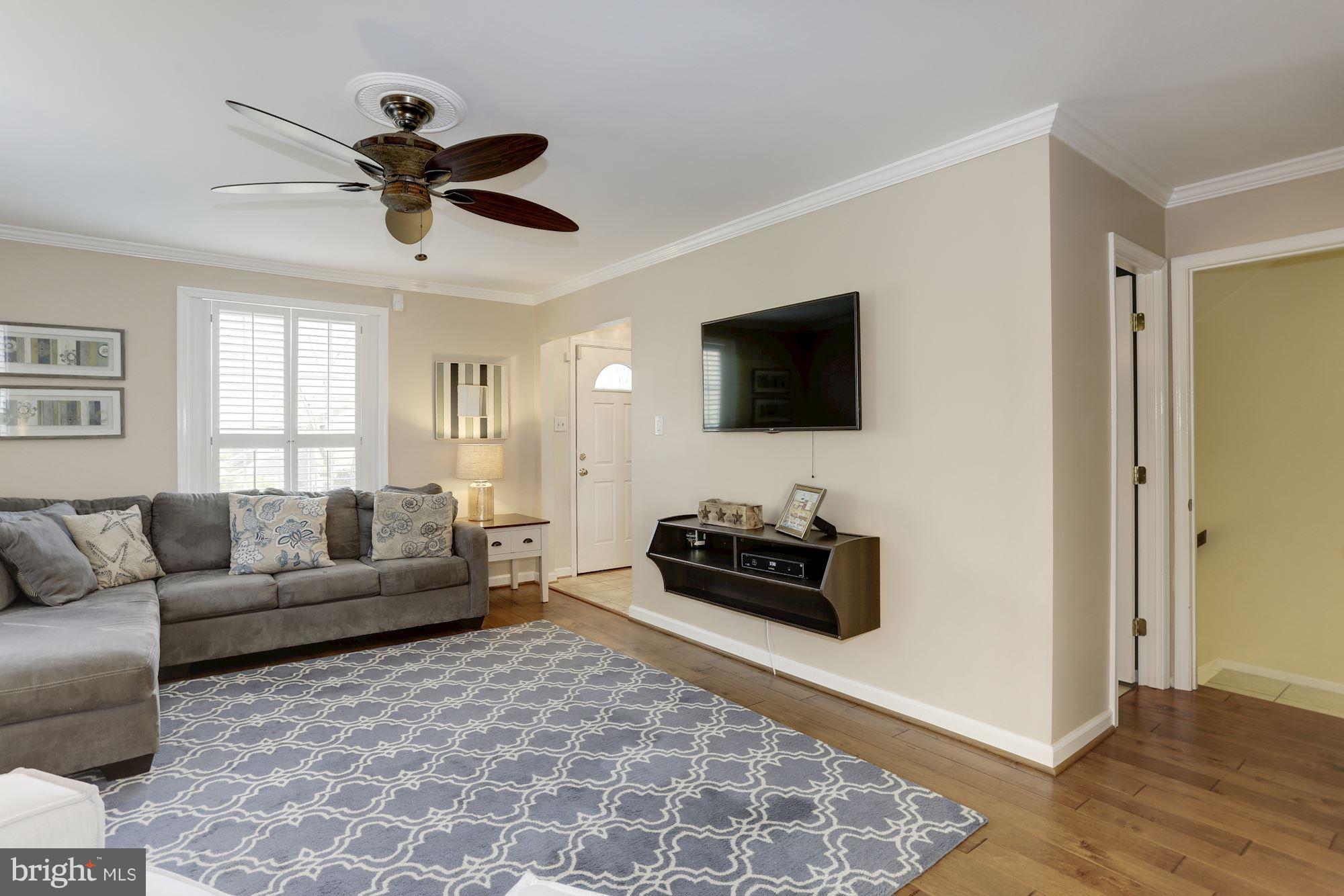 223 Georgetown Road Annapolis, MD 21403 - Photo 3 of 30 Living Room