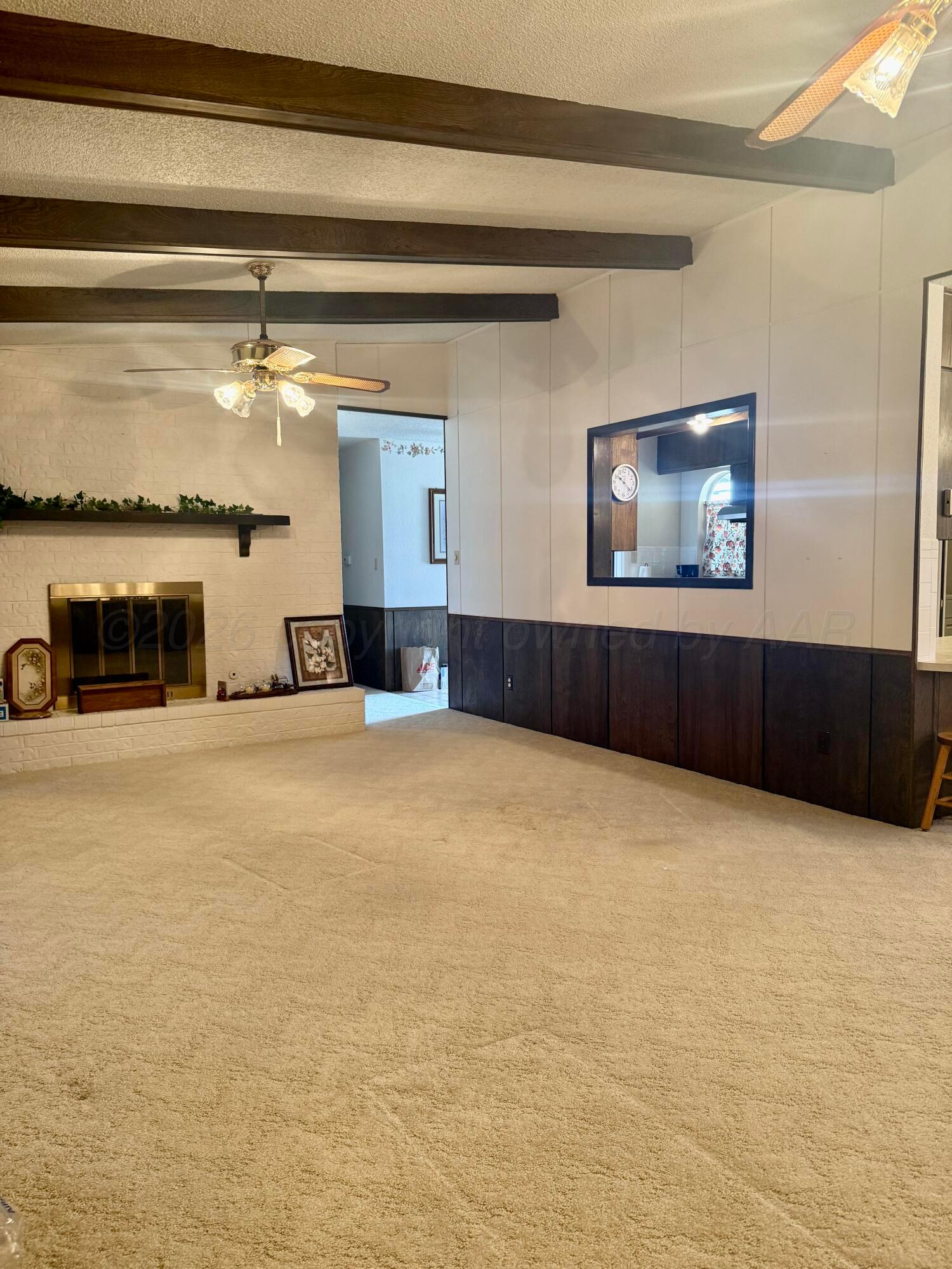 315 Coronado Street Fritch, TX 79036 - Photo 5 of 11 Living Room