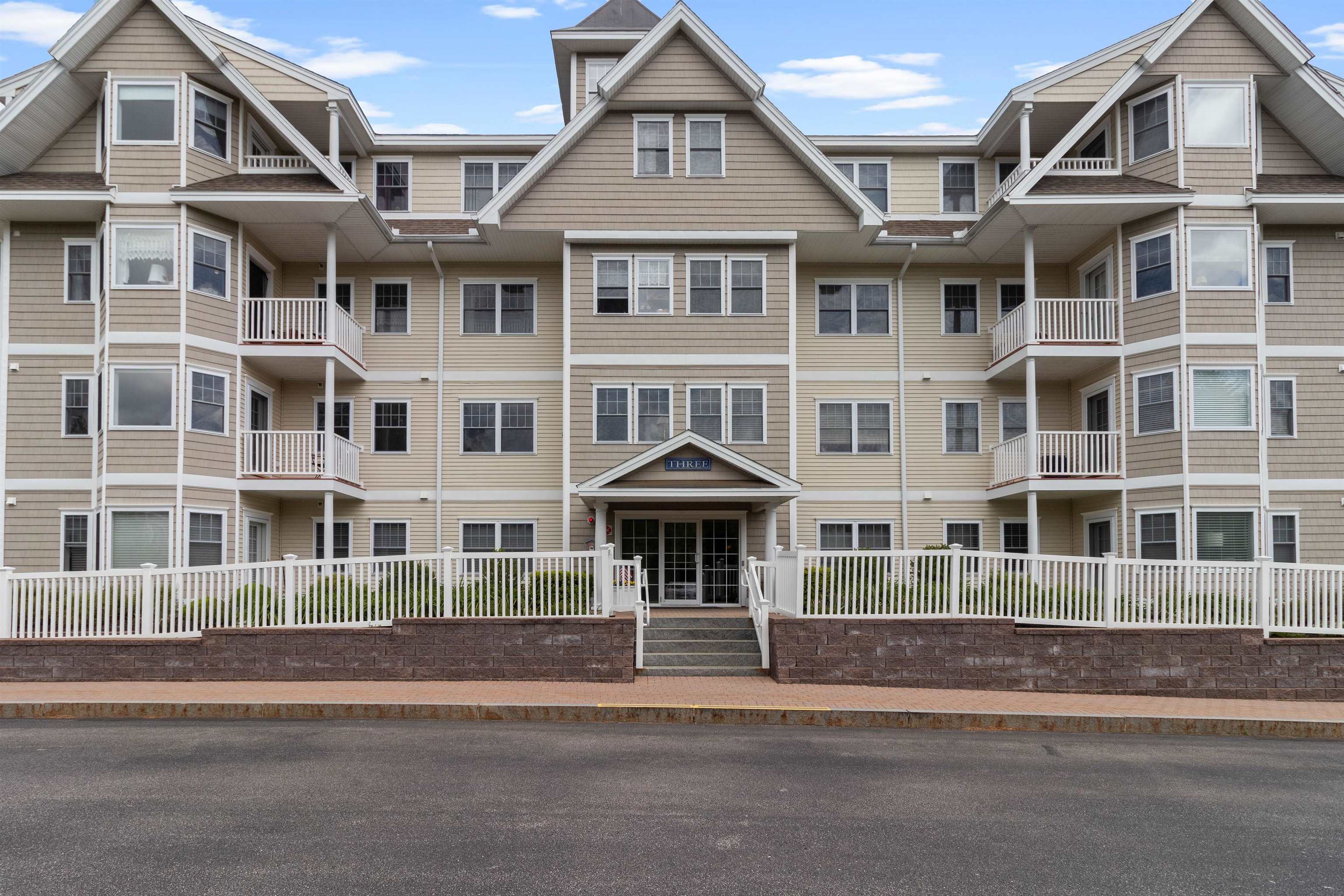 3 Sterling Hill Lane, Unit 322 Exeter, NH 03833 - Photo 2 of 29