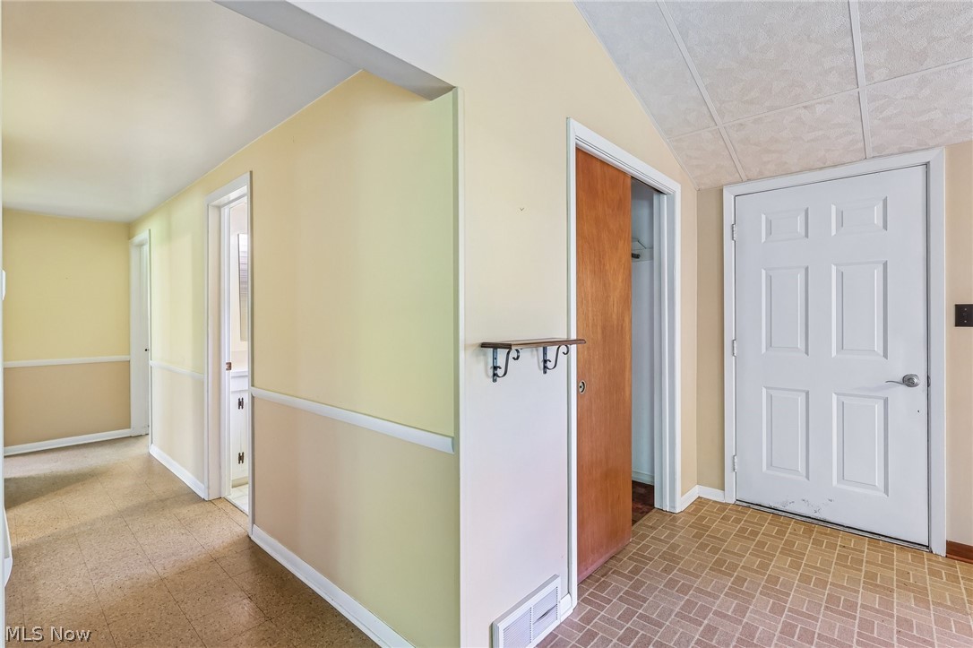 9087 Ranch Drive Chesterland, OH 44026 - Photo 7 of 48