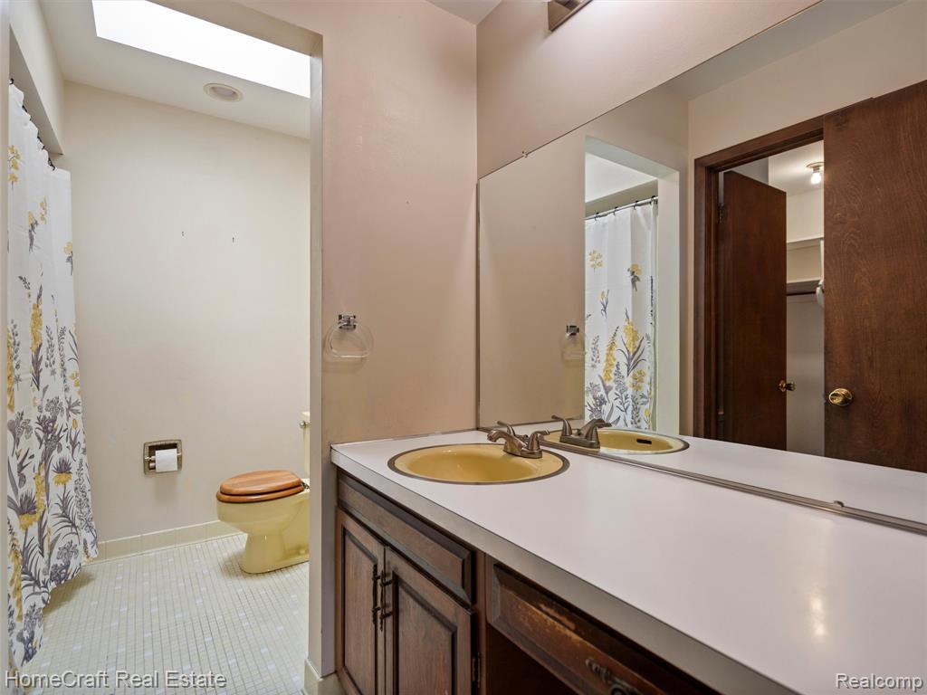 28210 Ridgebrook Road Farmington Hills, MI 48334 - Photo 23 of 42