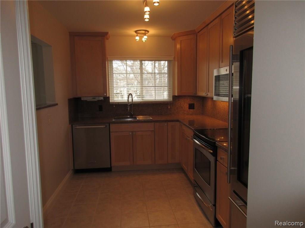3501 West 14 Mile Road, Unit 13 Royal Oak, MI 48073 - Photo 6 of 20