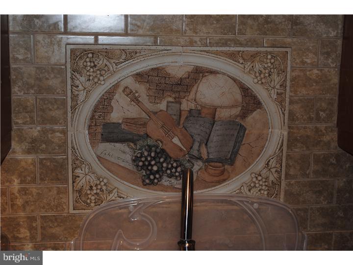 12707 Hollins Road Philadelphia, PA 19154 - Photo 4 of 12 Kitchen