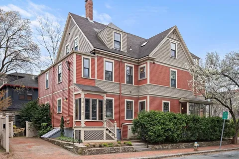 $1,989,000 | 48 Hawthorn Street, Unit 2, Cambridge, MA 02138