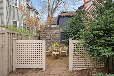 $1,989,000 | 48 Hawthorn Street, Unit 2, Cambridge, MA 02138