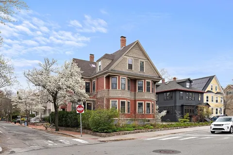 $1,989,000 | 48 Hawthorn Street, Unit 2, Cambridge, MA 02138