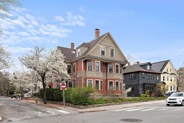 $1,989,000 | 48 Hawthorn Street, Unit 2, Cambridge, MA 02138