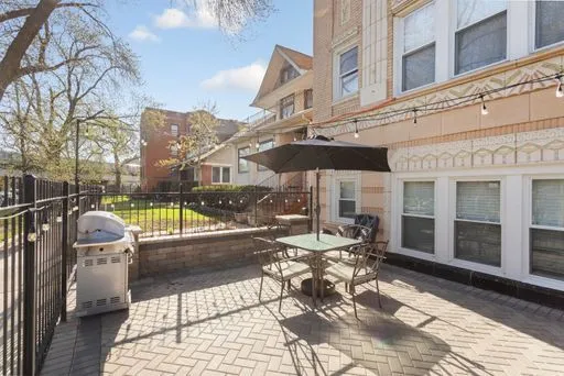$1,541 | 1521 West Sherwin Avenue, Unit 304, Chicago, IL 60626