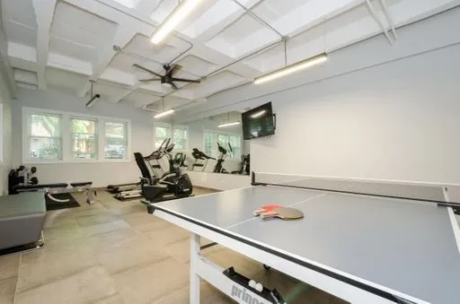 $1,541 | 1521 West Sherwin Avenue, Unit 304, Chicago, IL 60626