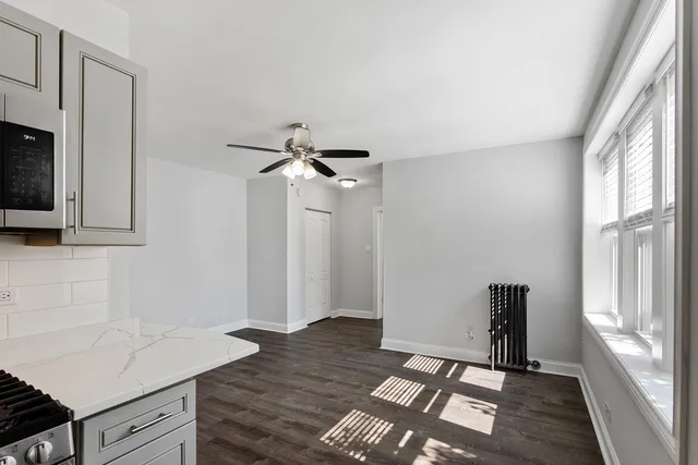 $1,541 | 1521 West Sherwin Avenue, Unit 304, Chicago, IL 60626