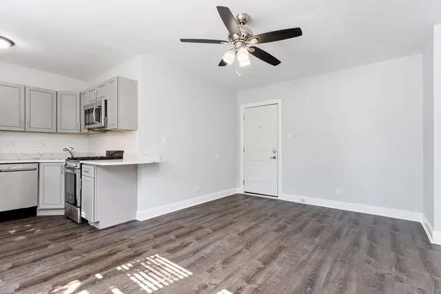 $1,541 | 1521 West Sherwin Avenue, Unit 304, Chicago, IL 60626