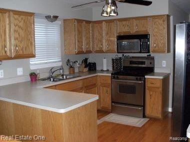 2735 Weaverton Rochester, MI 48307 - Photo 13 of 21 kit.JPG