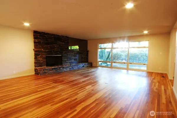 $5,200 | 930 130th Avenue Northeast, Bellevue, WA 98005