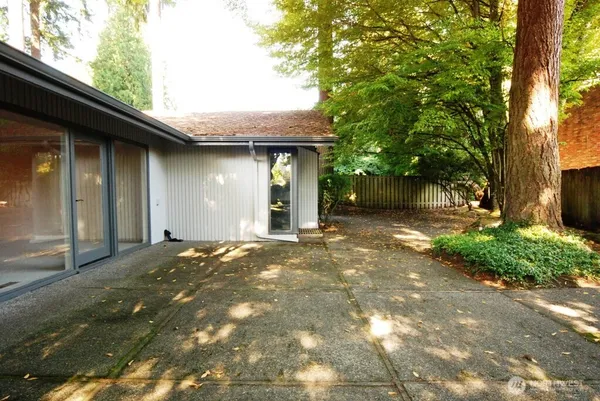 $5,200 | 930 130th Avenue Northeast, Bellevue, WA 98005