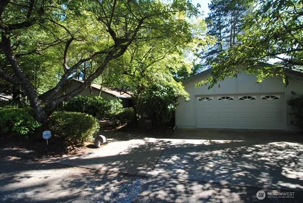 $5,200 | 930 130th Avenue Northeast, Bellevue, WA 98005