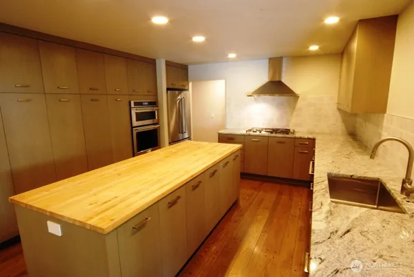 $5,200 | 930 130th Avenue Northeast, Bellevue, WA 98005