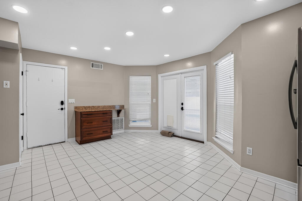 402 Sandy Ridge Circle Mary Esther, FL 32569 - Photo 7 of 19 42198_6a42b1e862fcb_06.29.2026_image-7