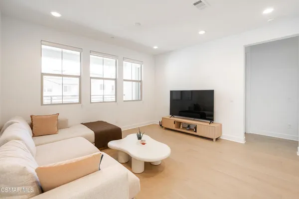 $1,670,000 | 21242 Wild Flower Way, Chatsworth, CA 91311