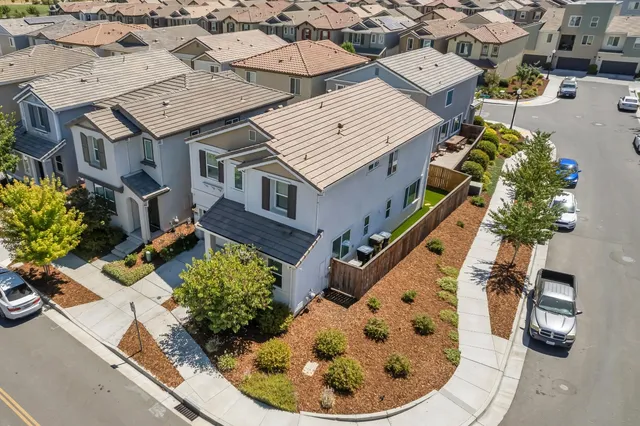 $560,000 | 3800 Aircraft Way, Sacramento, CA 95834