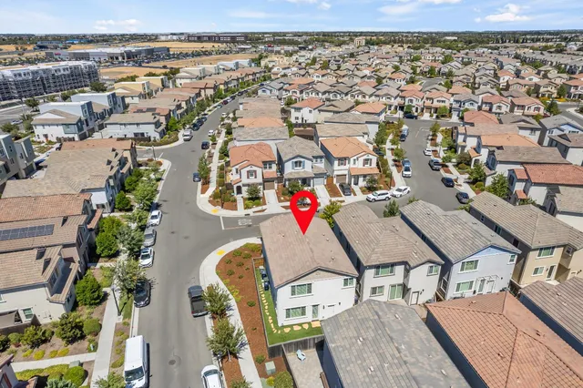 $560,000 | 3800 Aircraft Way, Sacramento, CA 95834