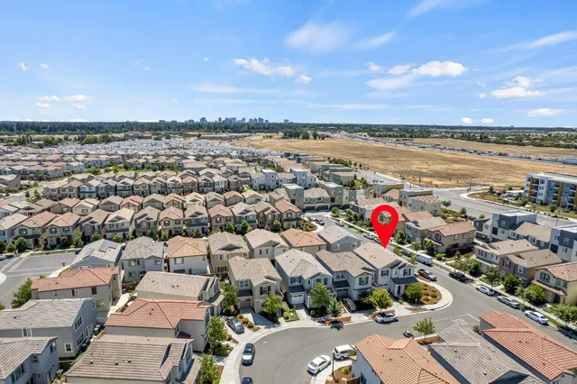 $560,000 | 3800 Aircraft Way, Sacramento, CA 95834