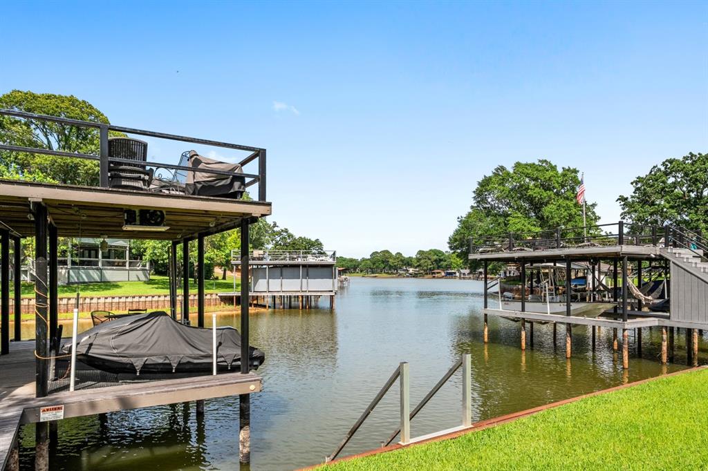 111 Ridgeoak Way Tool, TX 75143 - Photo 3 of 24 a view of a lake from a balcony