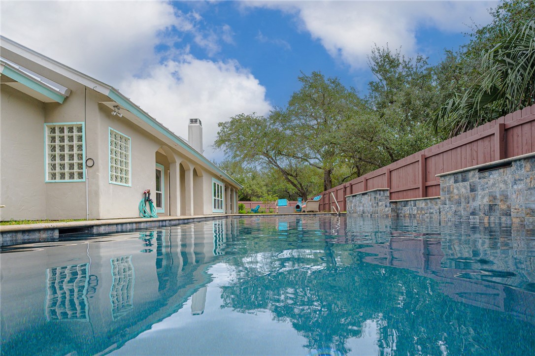 610 Bent Tree Street Rockport, TX 78382 - Photo 8 of 40 a view of backyard with green space