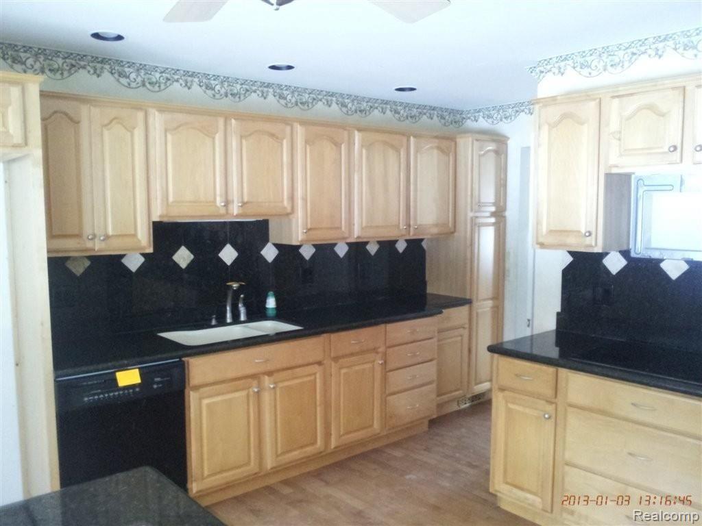 1653 South Renaud Road Grosse Pointe, MI 48236 - Photo 10 of 25 2013-01-03 13.16.45.jpg