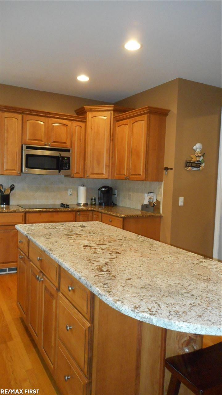 574 Springview Drive Rochester, MI 48307 - Photo 30 of 59 Gallery Image 30