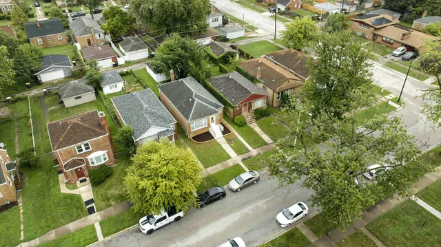 $179,900 | 14231 South Dearborn Street, Riverdale, IL 60827