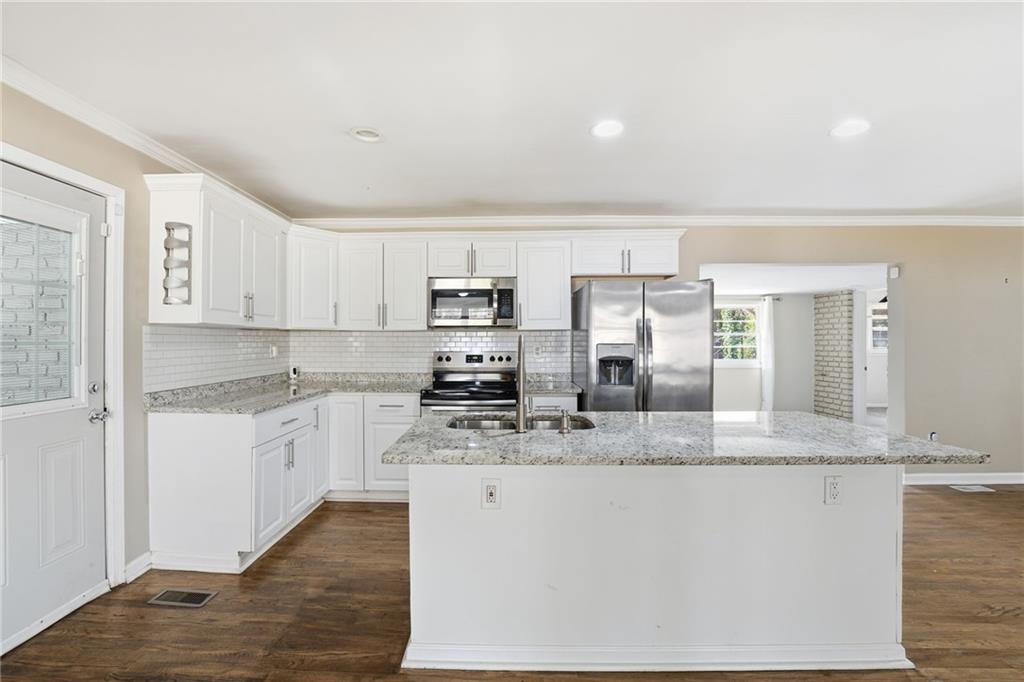 2952 Arrowood Drive Atlanta, GA 30344 - Photo 8 of 38